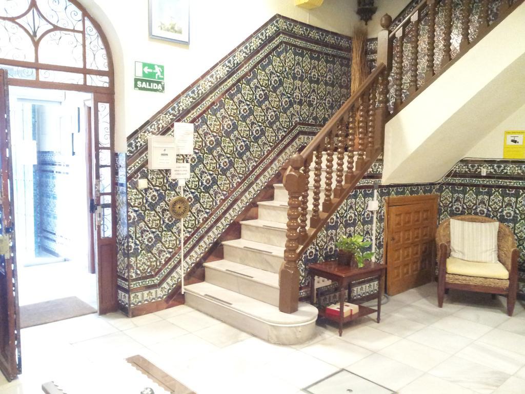 เพนชัน กาเตดรัล Hotel เซบีญา ภายนอก รูปภาพ