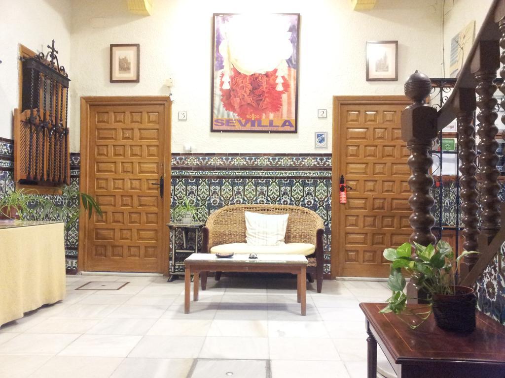 เพนชัน กาเตดรัล Hotel เซบีญา ภายนอก รูปภาพ