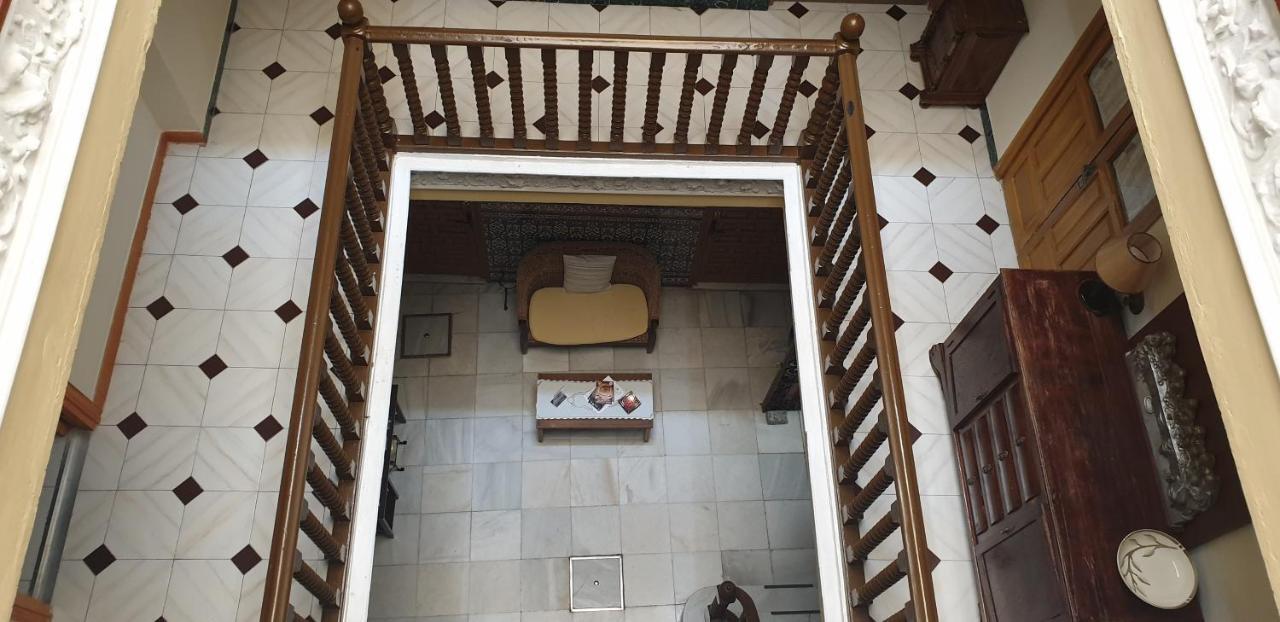 เพนชัน กาเตดรัล Hotel เซบีญา ภายนอก รูปภาพ