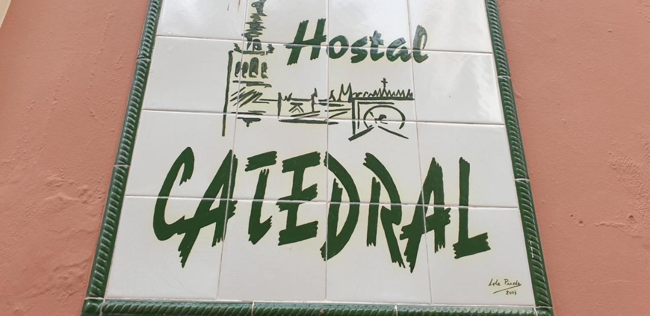 เพนชัน กาเตดรัล Hotel เซบีญา ภายนอก รูปภาพ