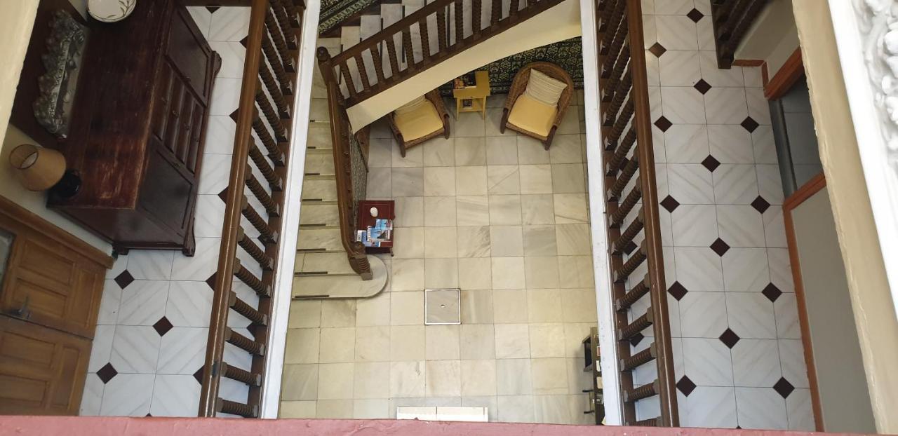 เพนชัน กาเตดรัล Hotel เซบีญา ภายนอก รูปภาพ